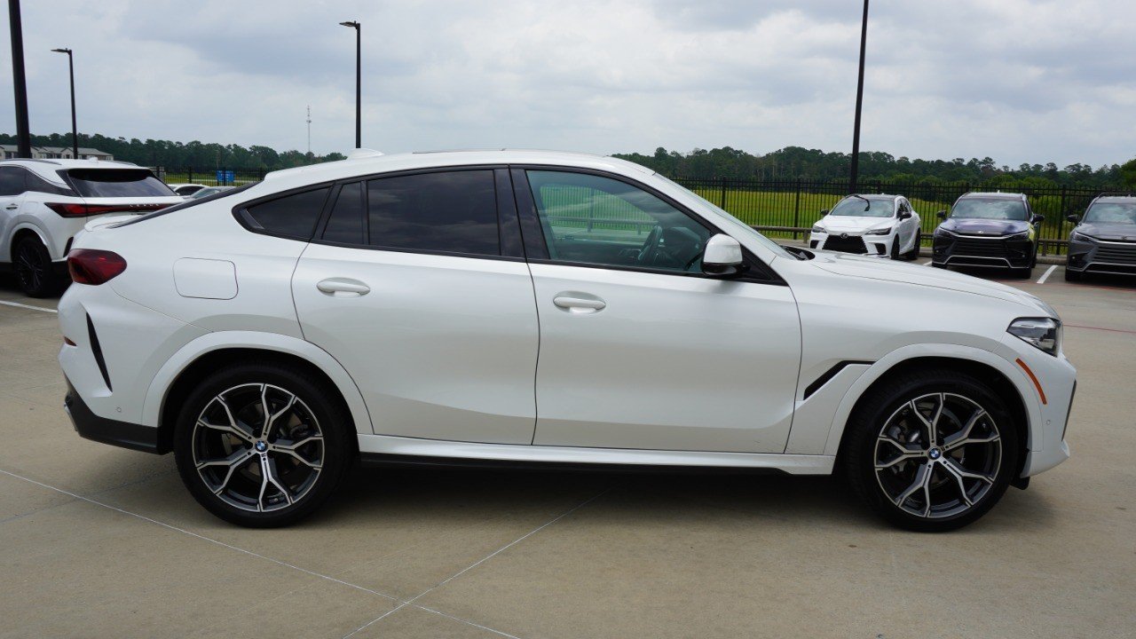 Used 2022 White BMW xDrive40i image 4