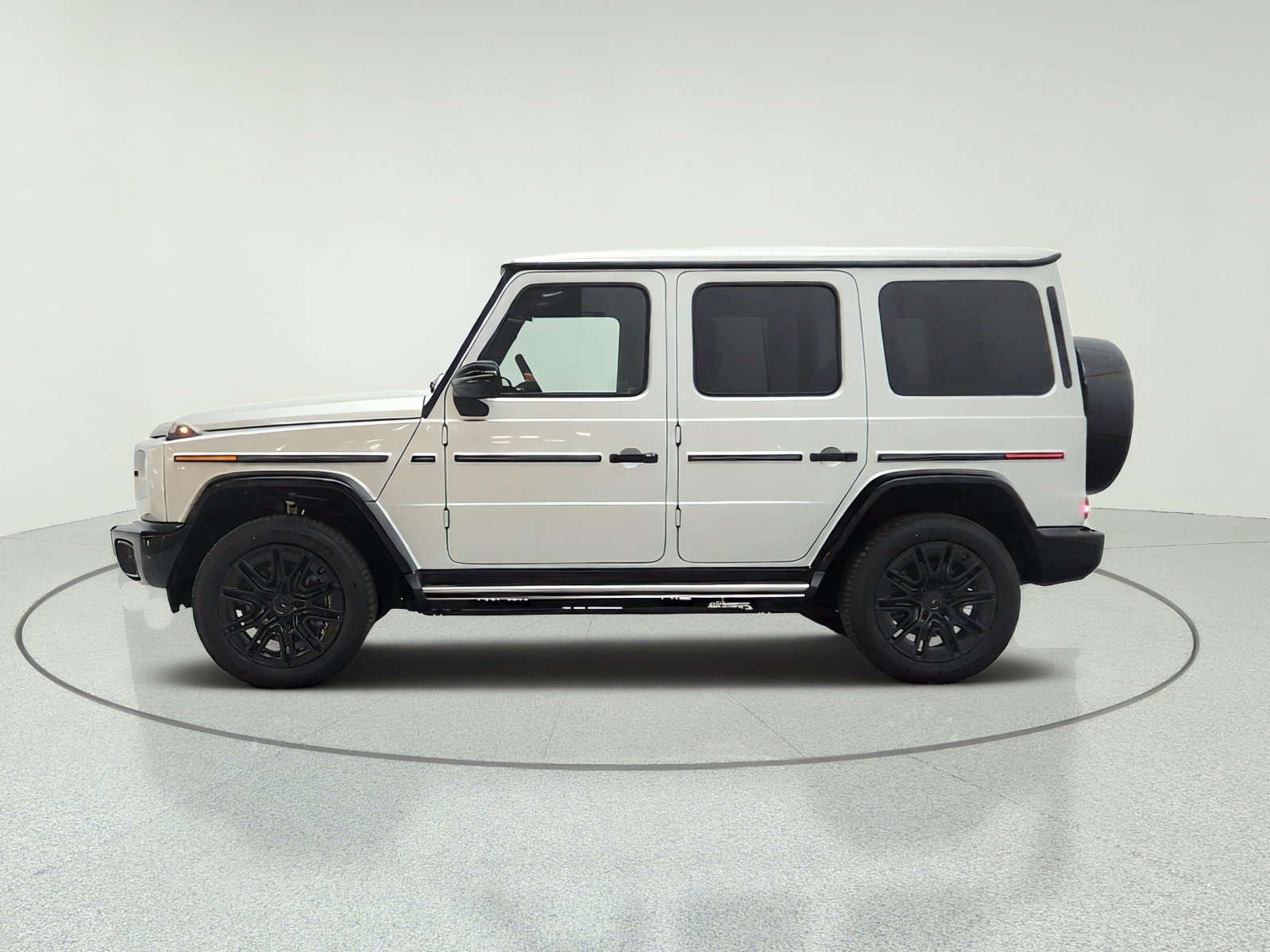 New 2027 Iridium Silver Metallic Mercedes-Benz G 580e SUV image 8
