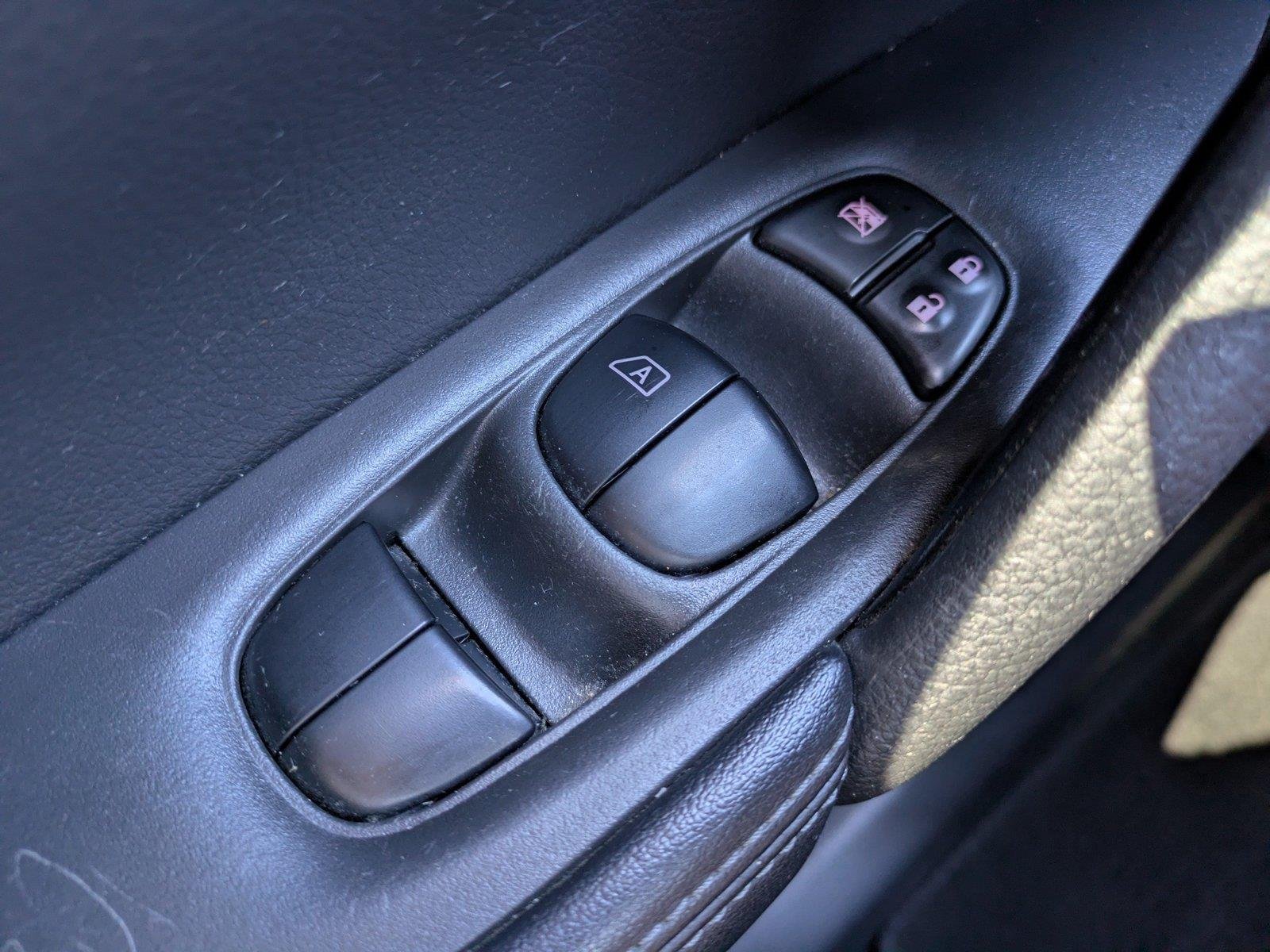 Used 2020 Brilliant Silver Metallic Nissan S image 22