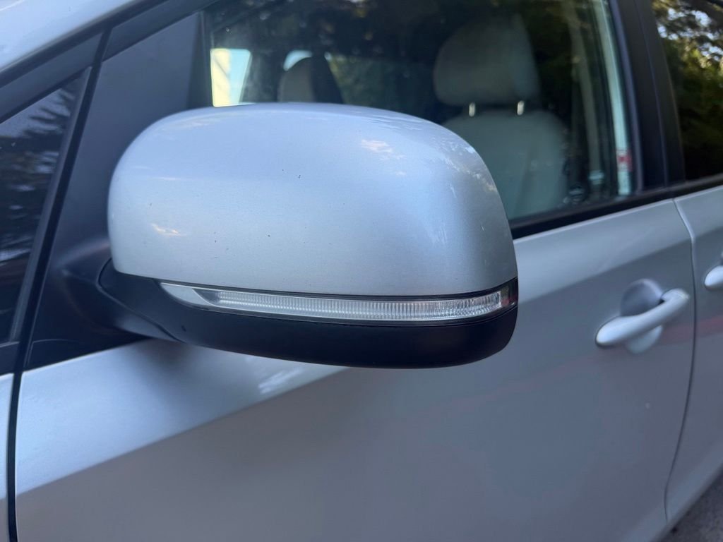 Used 2016 Bright Silver Metallic Kia LX image 6