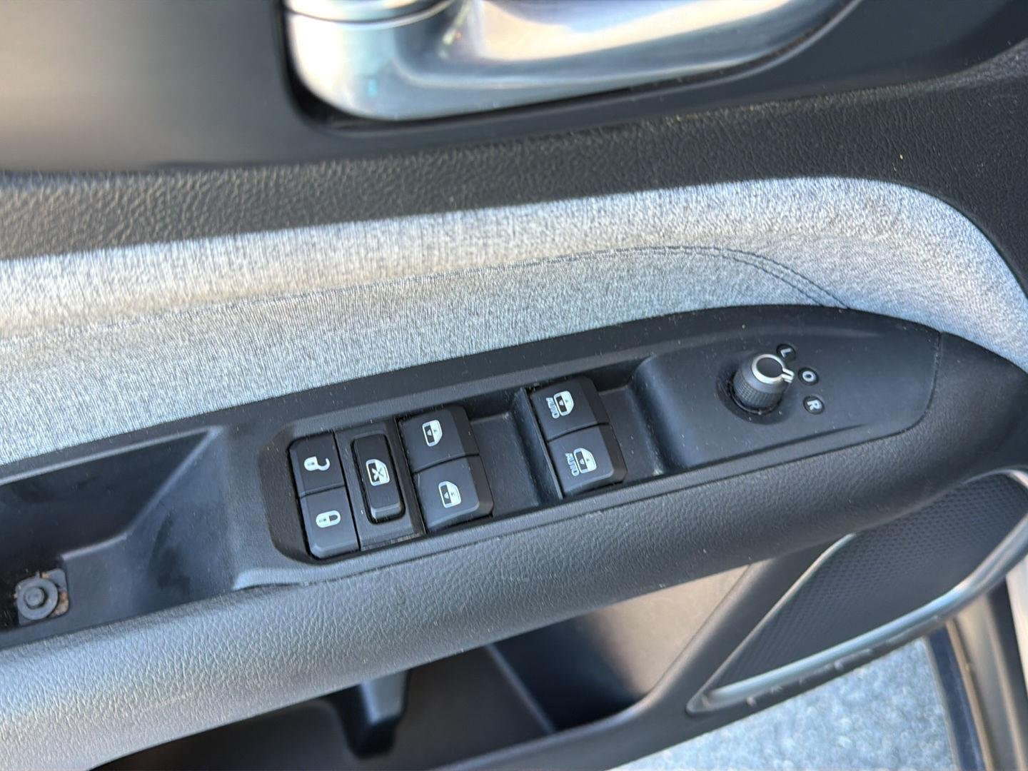 Used 2024  Jeep Latitude image 30