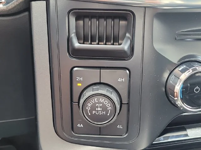 New 2026 Oxford White Ford Lariat image 29