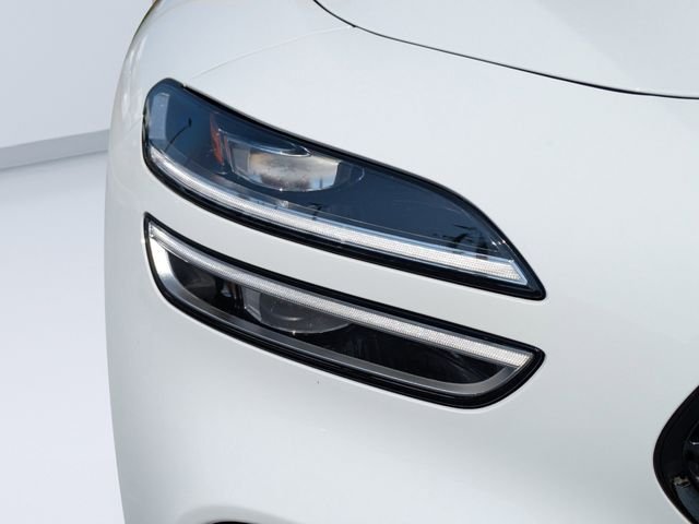 Used 2026 White Genesis 3.3T Sport Prestige image 9