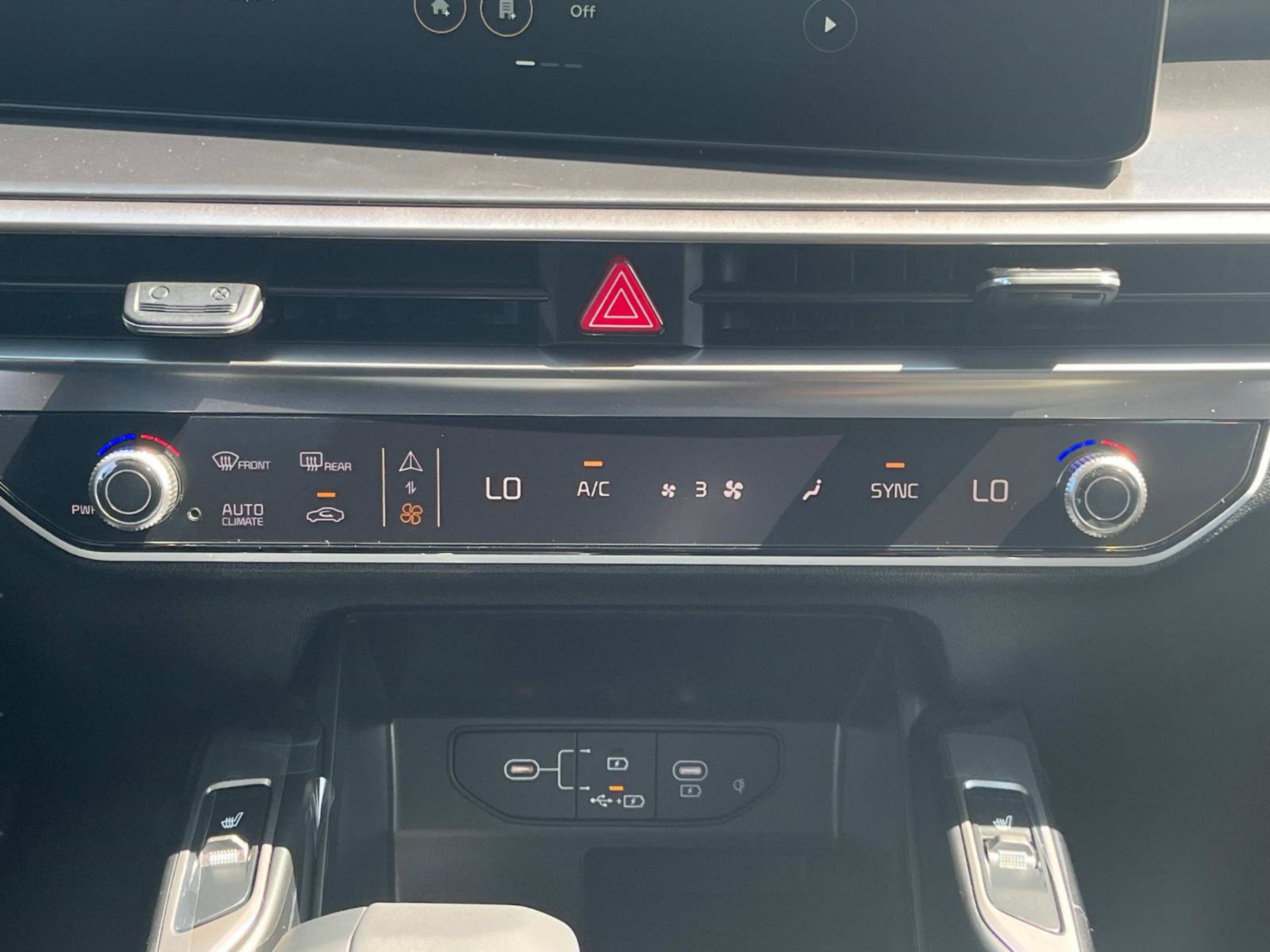 2025 Kia Sorento EX - Photo 15