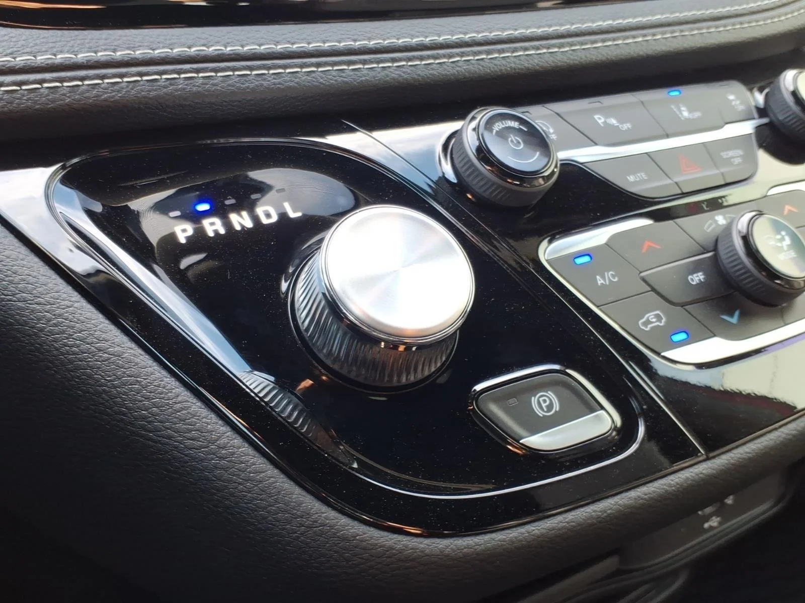 2026 Chrysler Pacifica Select - Photo 14