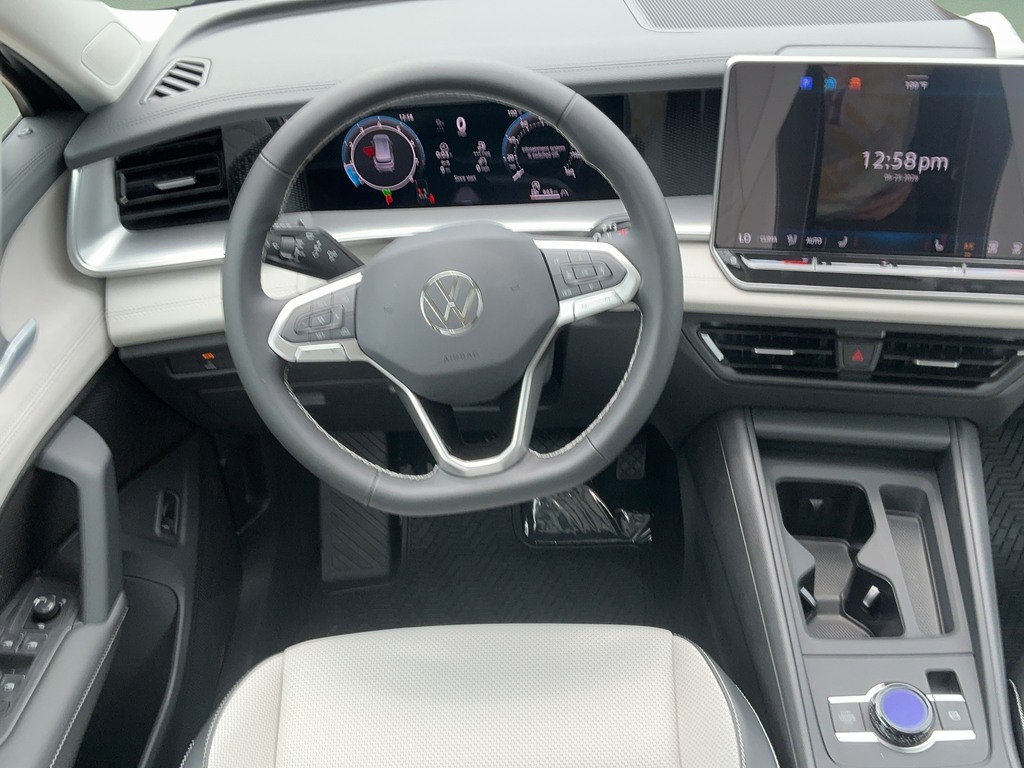 New 2026 Black Volkswagen 2.0T SE image 18