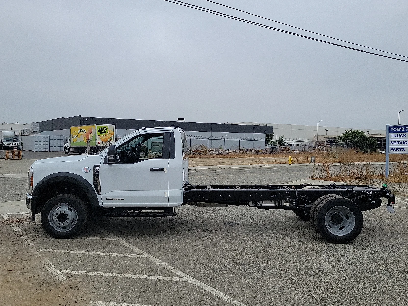 2026 Ford F-550 Super Duty Chassis Cab XL - Photo 6