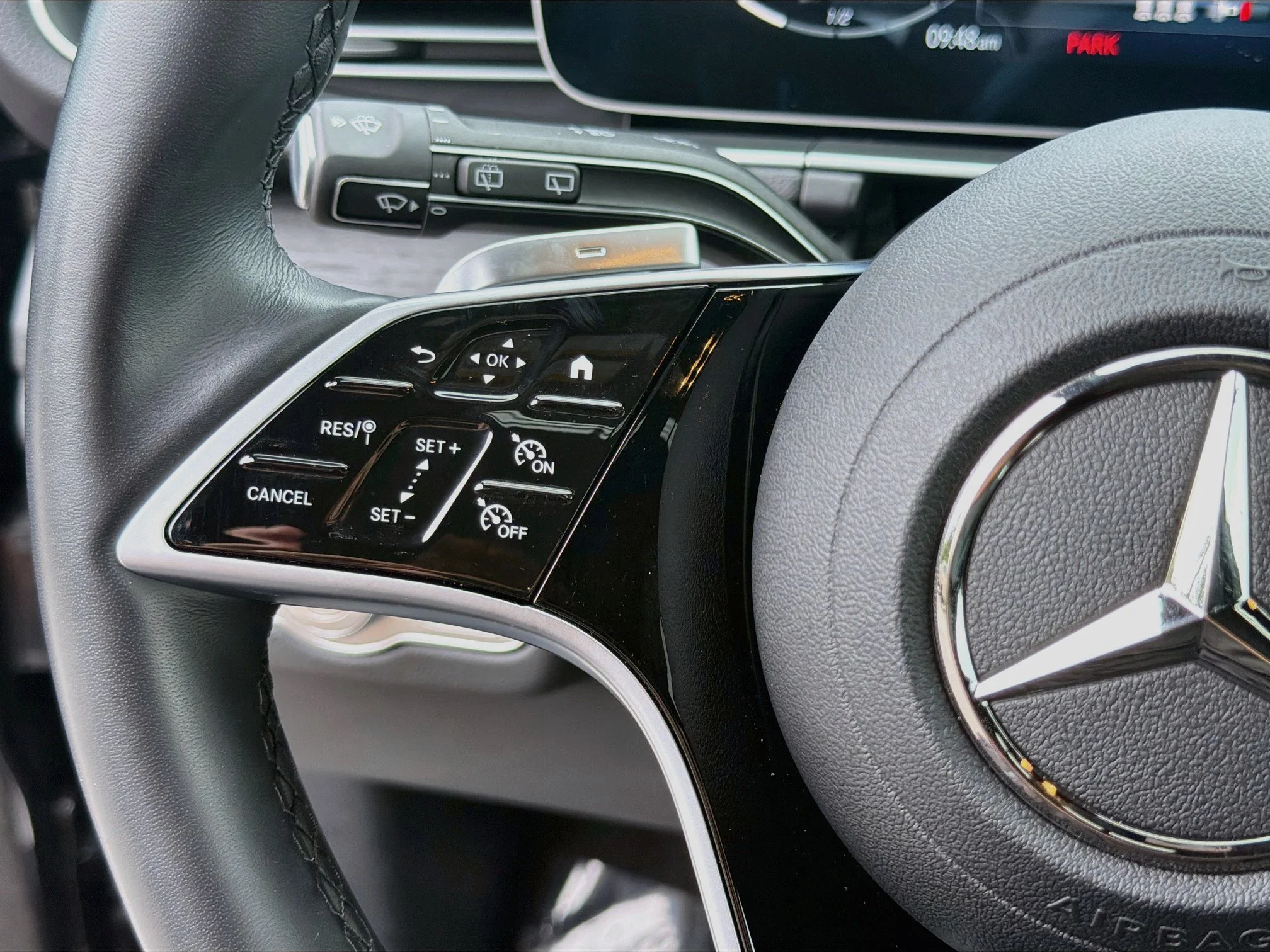 Used 2025 Obsidian Black Metallic Mercedes-Benz GLE 350 image 37