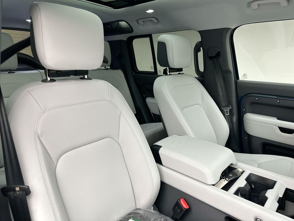 New 2026 Tasman Blue Land Rover S image 6