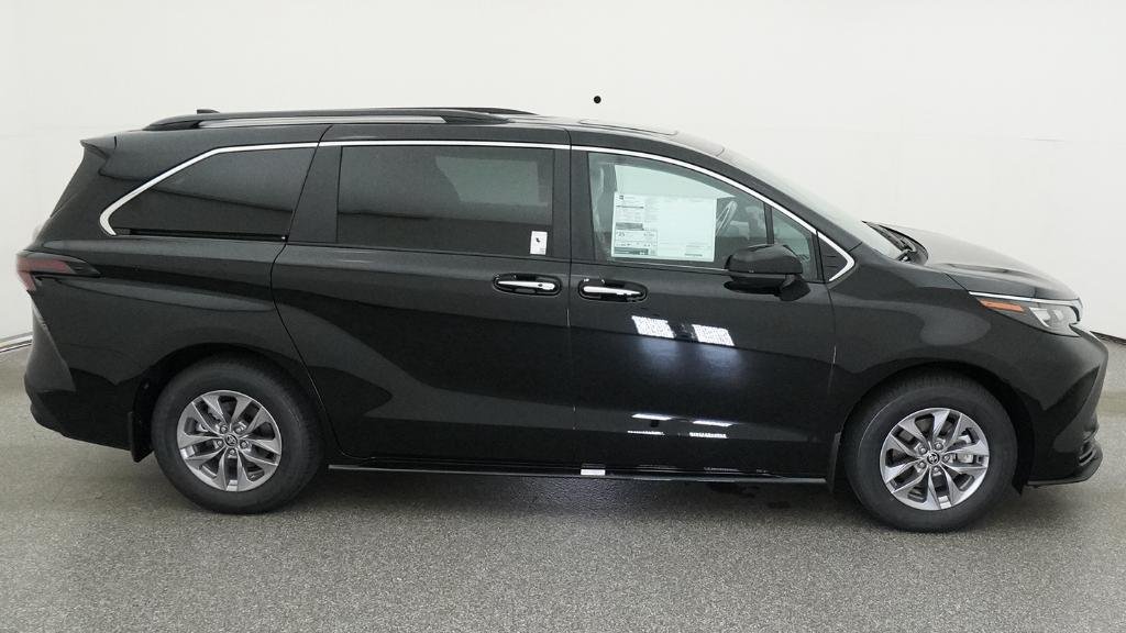New 2026 Midnight Black Metallic Toyota XLE image 19