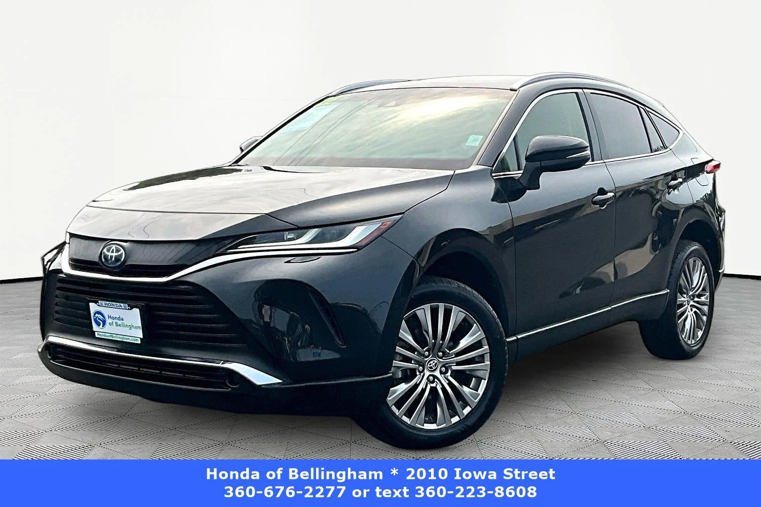 Used 2022 Celestial Black Toyota XLE image 3