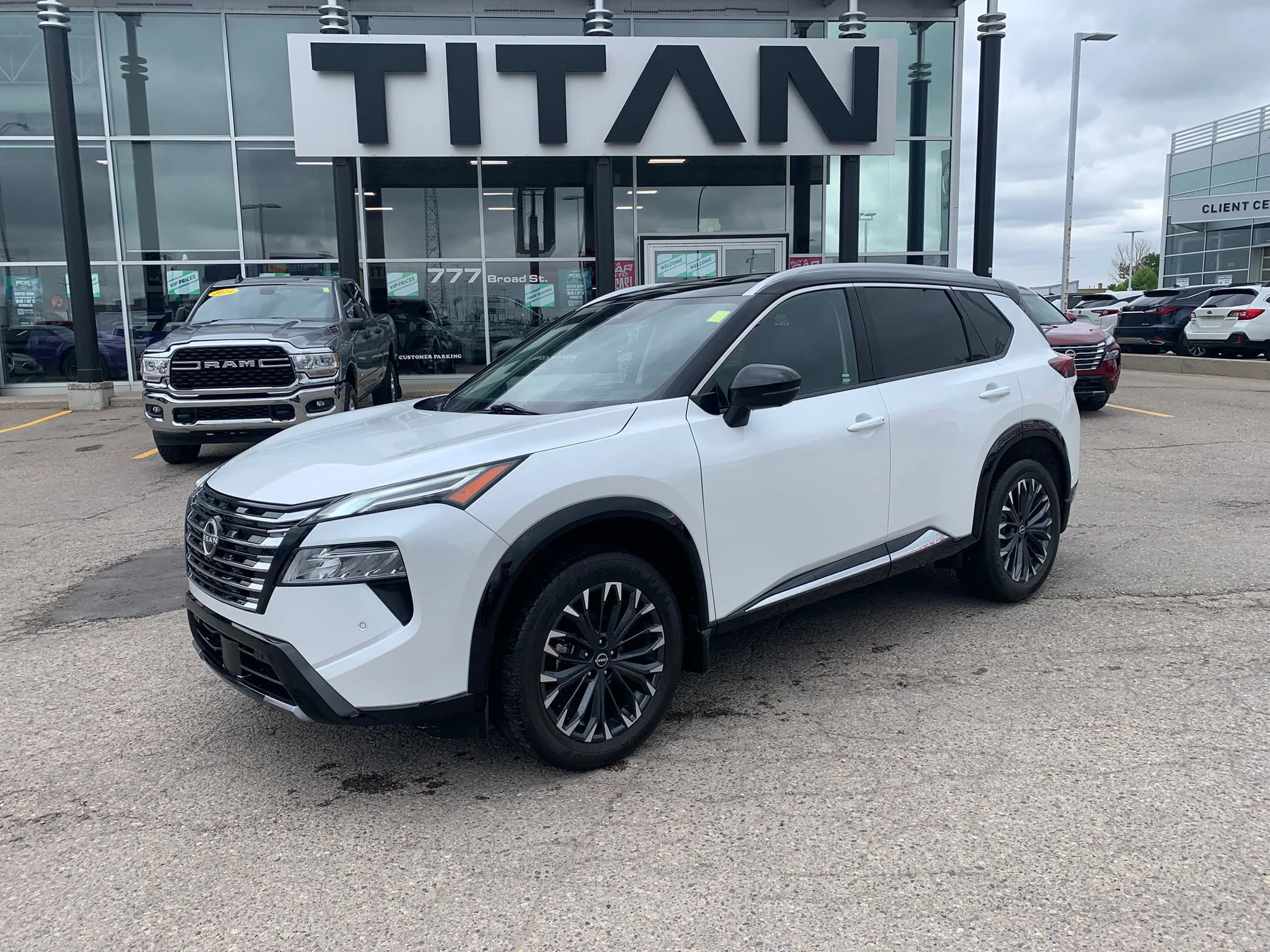 Certified Used 2024 2-Tone Everest White Tricoat Nissan Platinum AWD*Adaptive Cruise | Remote Start | Nav | 360 Cam | Htd Leather | Pano Roof | Htd Wheel image 2