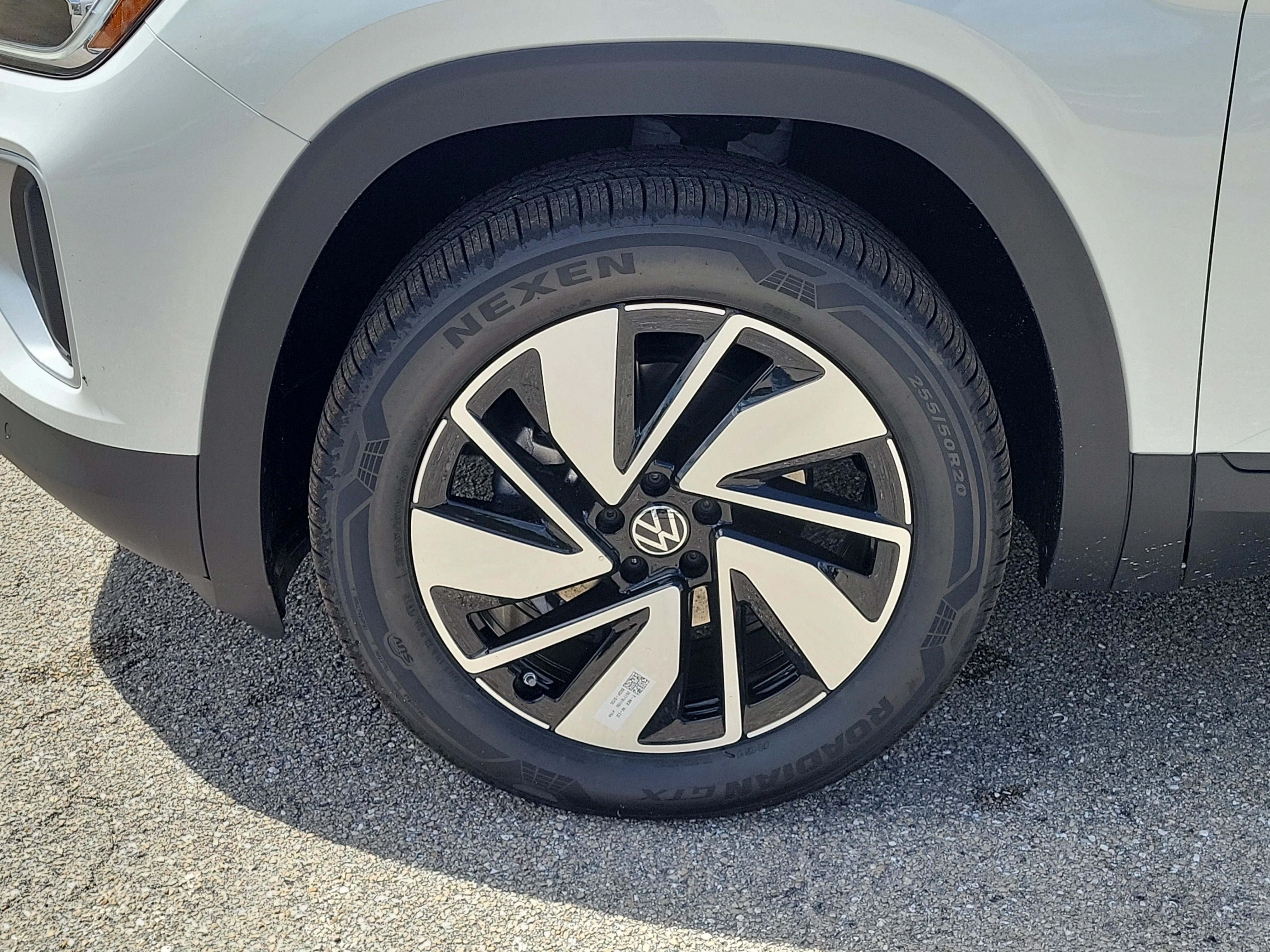 New 2026 White Volkswagen SE w/Technology image 30