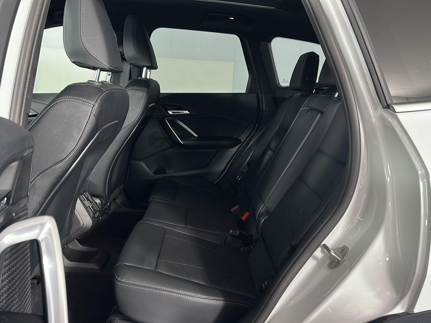 New 2026 Mineral White Metallic BMW xDrive28i image 26