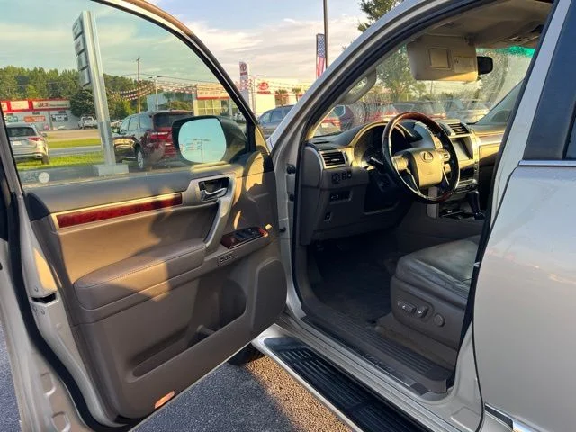 Used 2015 Beige Lexus 460 image 4