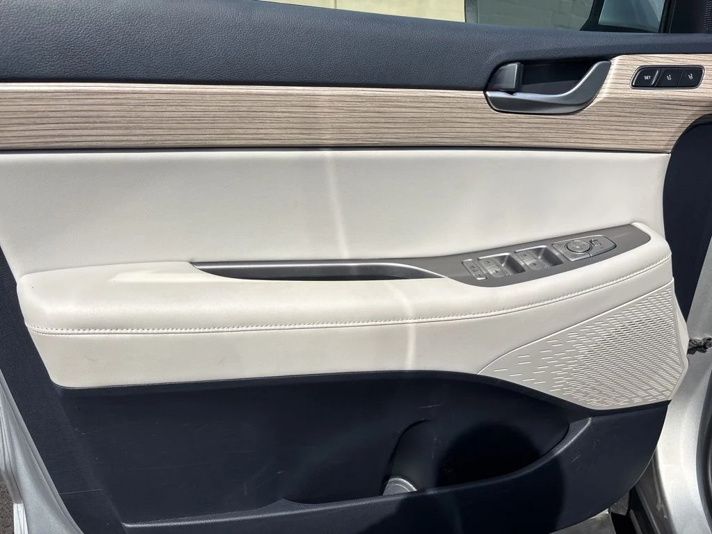 Used 2022 Silver Hyundai SEL image 14
