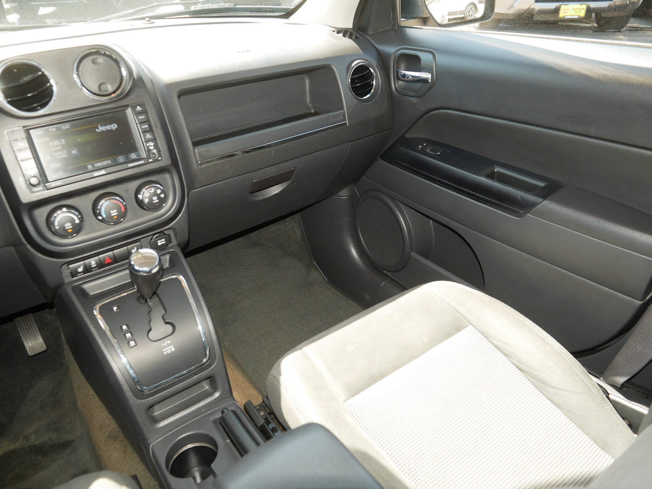 Used 2017 Mojave Sand Clearcoat Jeep Latitude image 11