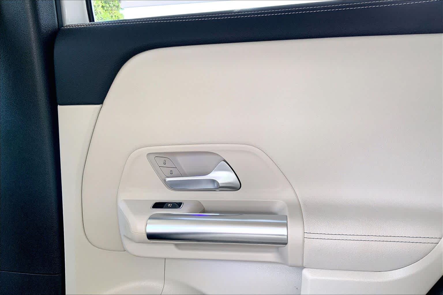 Used 2022 Polar White Mercedes-Benz GLA 250 image 36