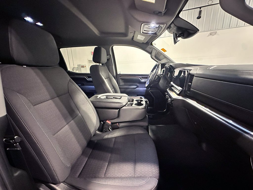 Used 2022 Blue Chevrolet RST image 27