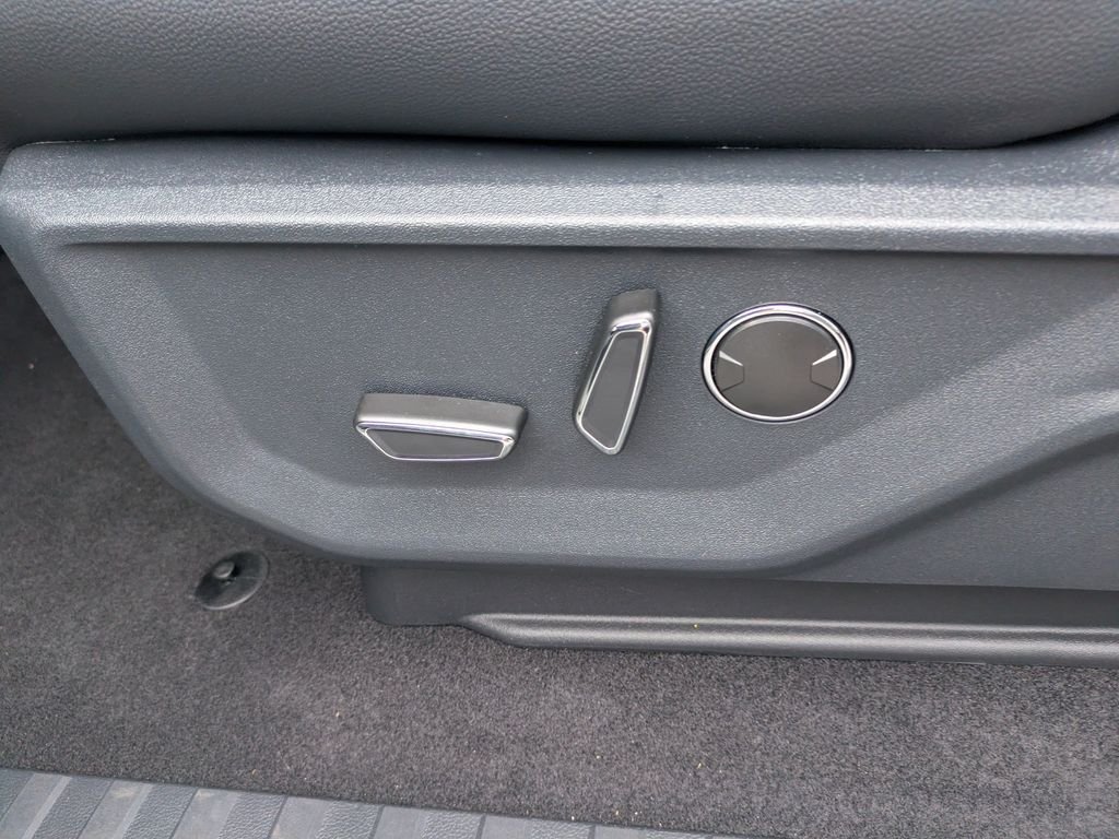 New 2026 Star White Metallic Tri-Coat Ford Lariat® image 43