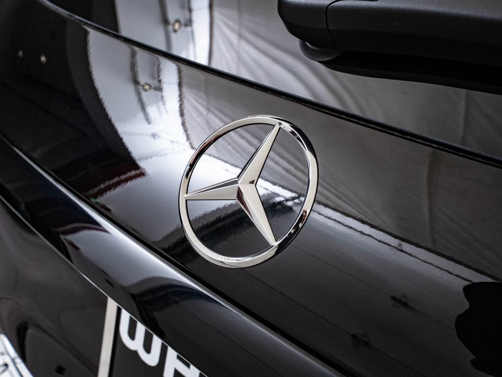 New 2026 Black Mercedes-Benz GLC 300 image 18