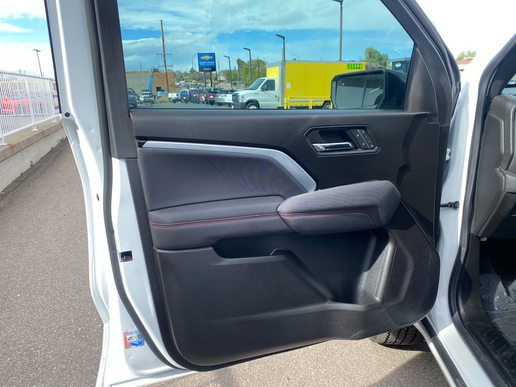 Used 2025 Summit White Chevrolet Z71 image 10
