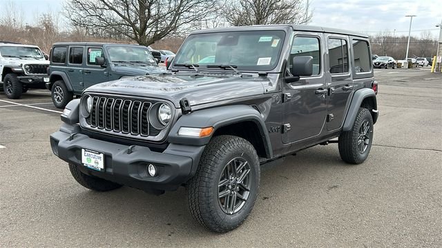 New 2026 Granite Crystal Metallic Clear-Coat Exterior Paint Jeep Sport S image 3