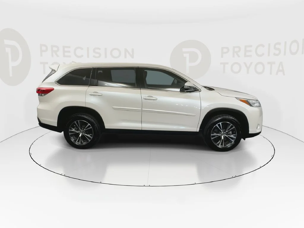 Used 2019 Blizzard Pearl Toyota LE Plus image 23