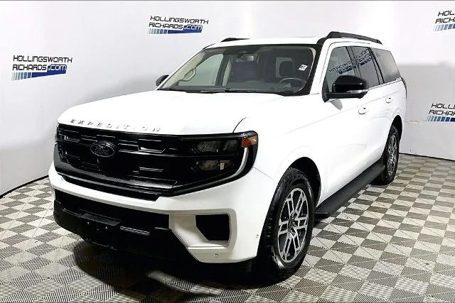 Used 2025 Oxford White Ford Active image 28