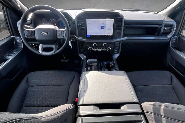 New 2026 Agate Black Metallic Ford XLT image 4
