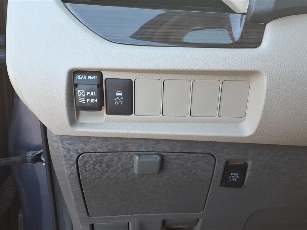 Used 2020 Beige Toyota XLE image 22