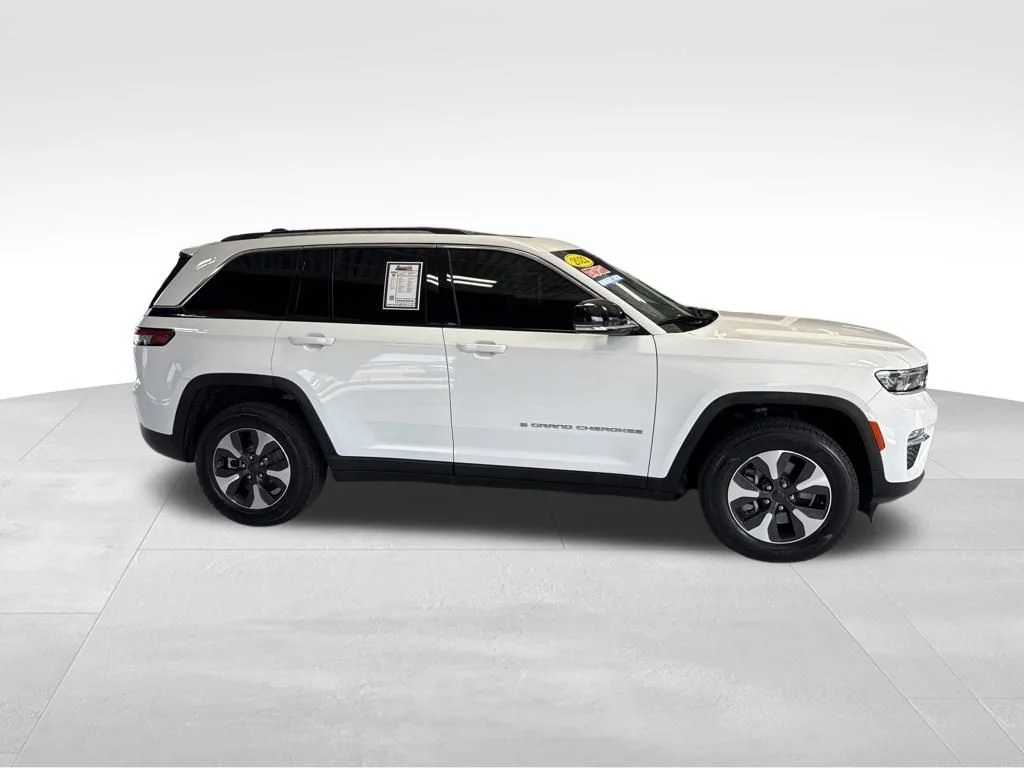 Used 2022 White Jeep 4xe image 5