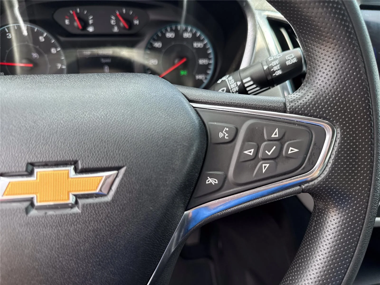 Used 2021 SILVER ICE METALLIC Chevrolet LS image 23