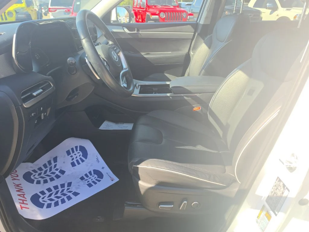Used 2025 White Hyundai SEL image 10