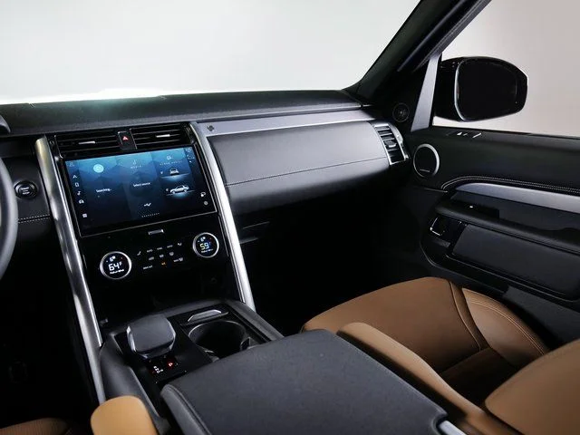 Certified Used 2025 Black Land Rover Dynamic SE image 17