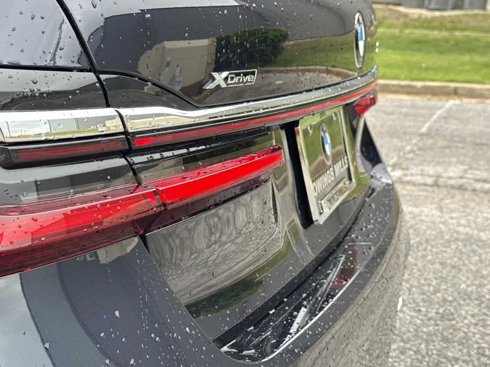Used 2022 Carbon Black Metallic BMW 740i xDrive image 11
