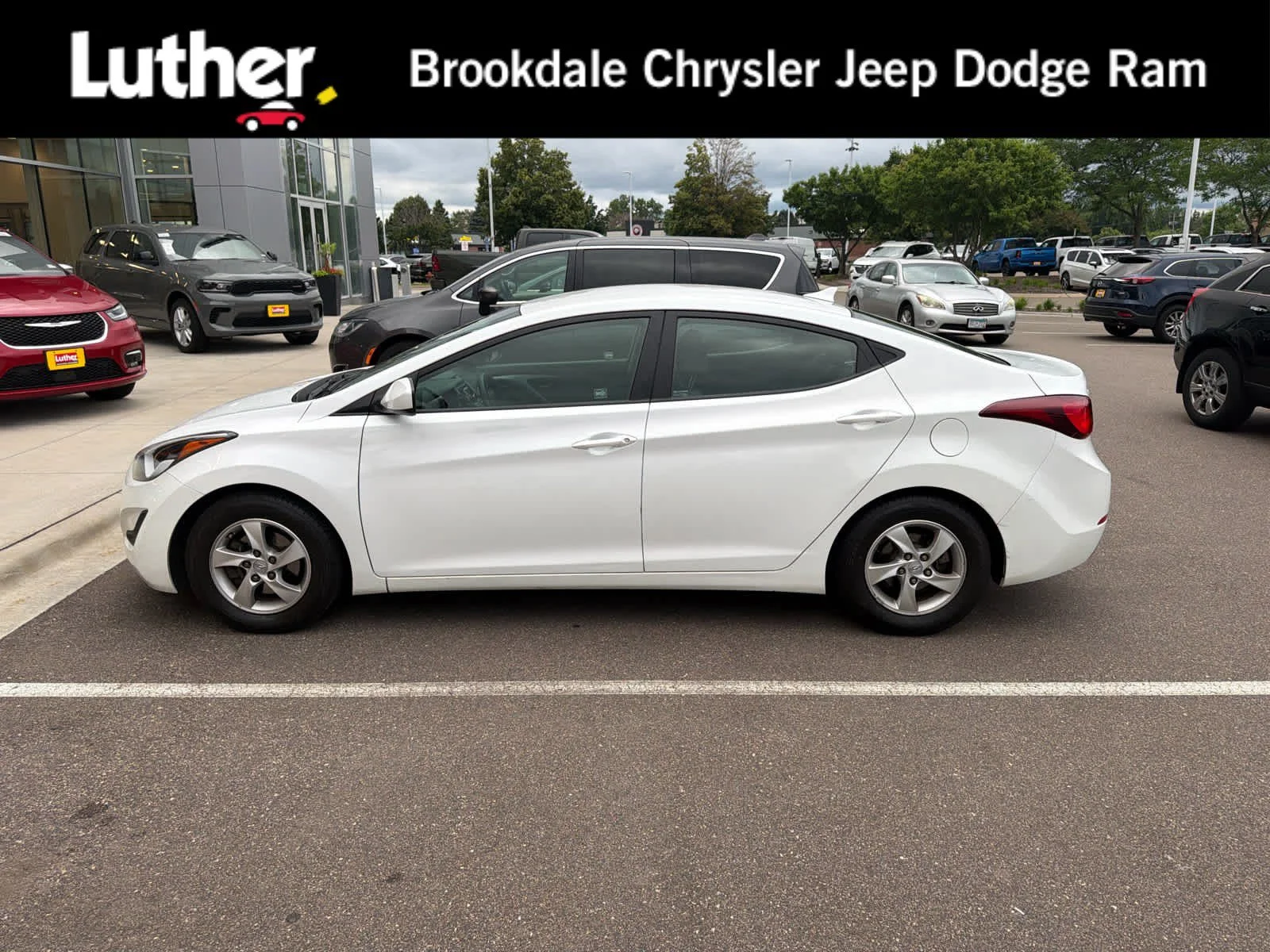Used 2015 Quartz White Pearl Hyundai SE image 1