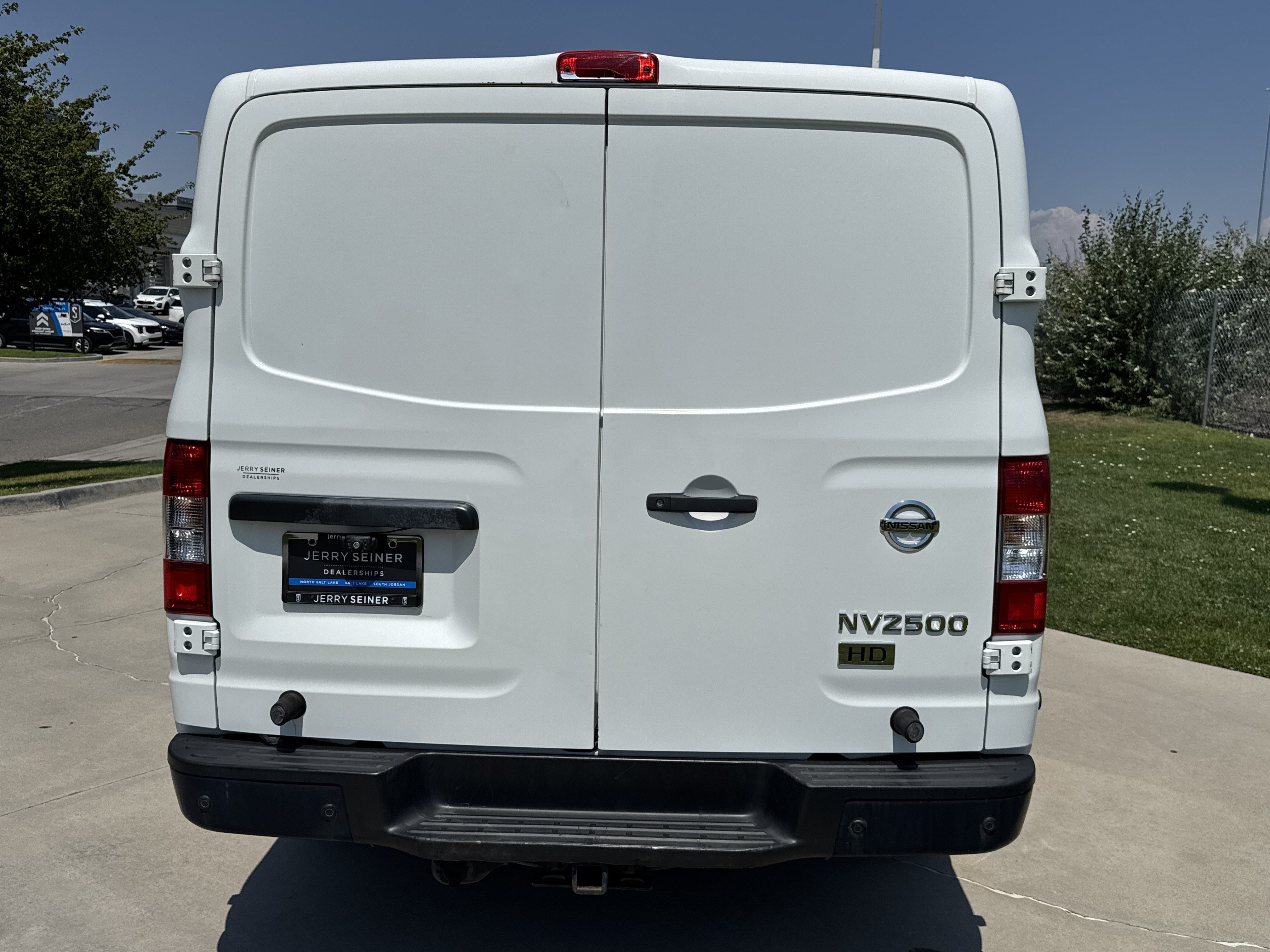 Used 2014 White Nissan SV image 4