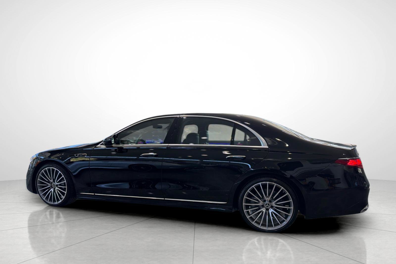 New 2027 Black Mercedes-Benz S 580 image 31