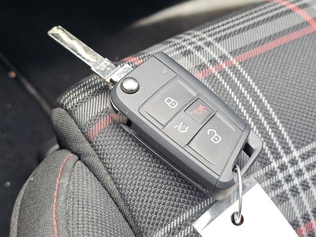 Used 2016 Tornado Red Volkswagen S image 32