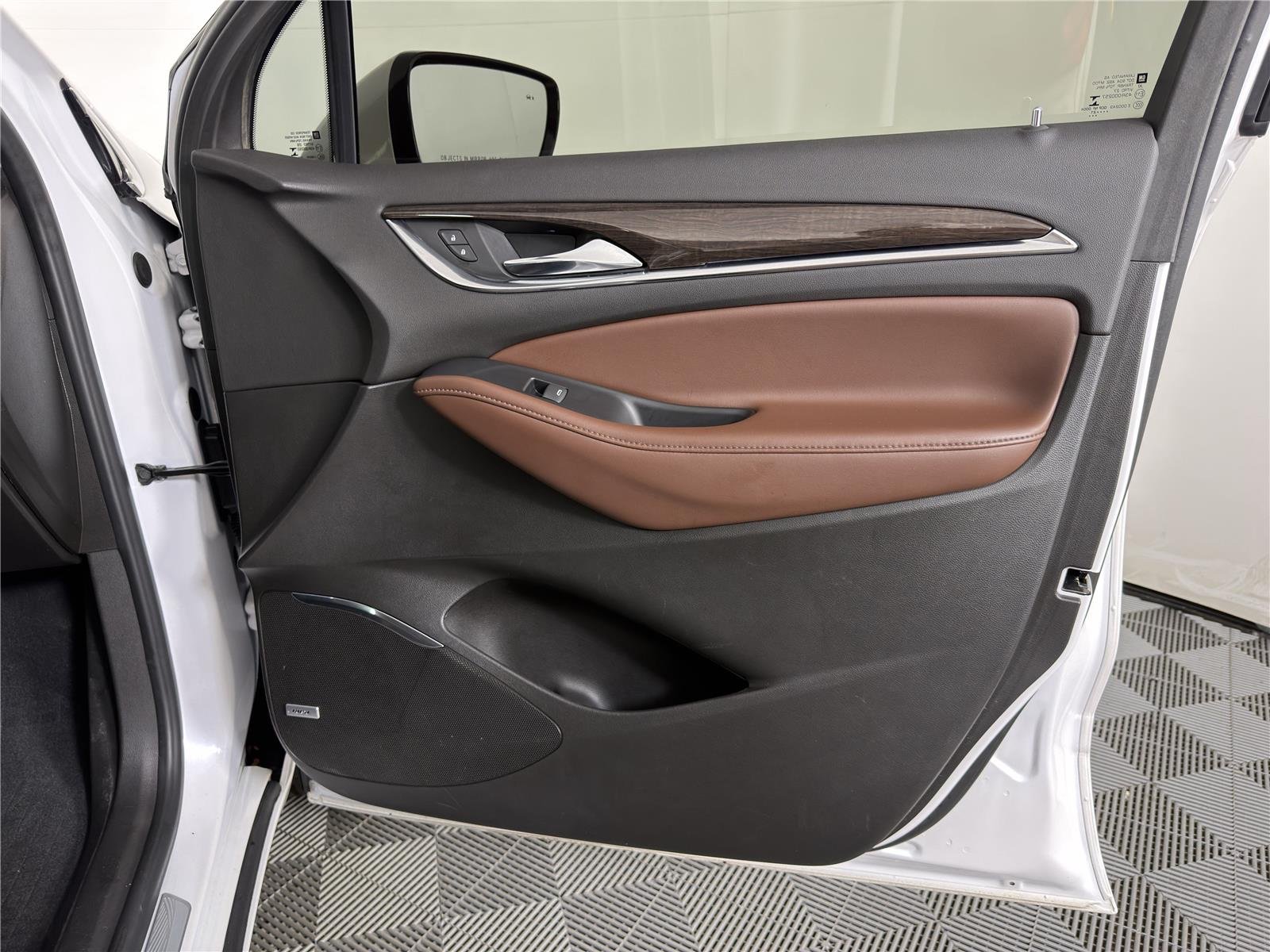 Used 2021 WHITE FROST TRICOAT Buick Avenir image 12