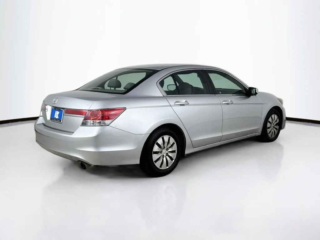 Used 2012 Alabaster Silver Metallic Honda LX image 7