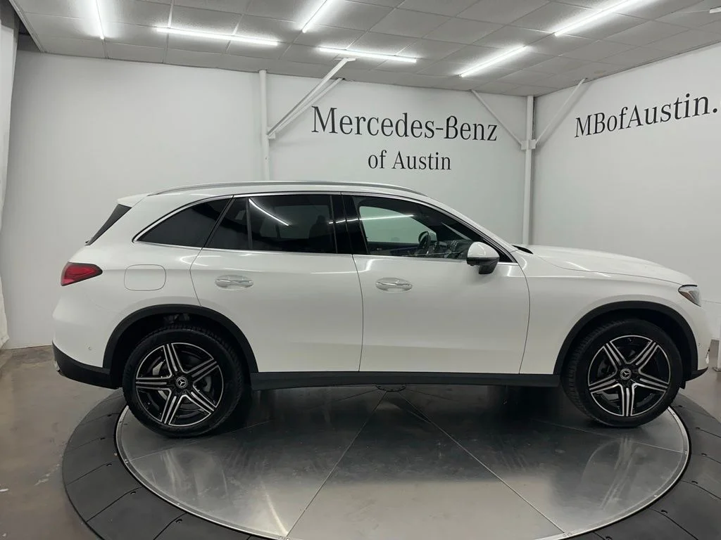 New 2027 White Mercedes-Benz GLC 300 image 8