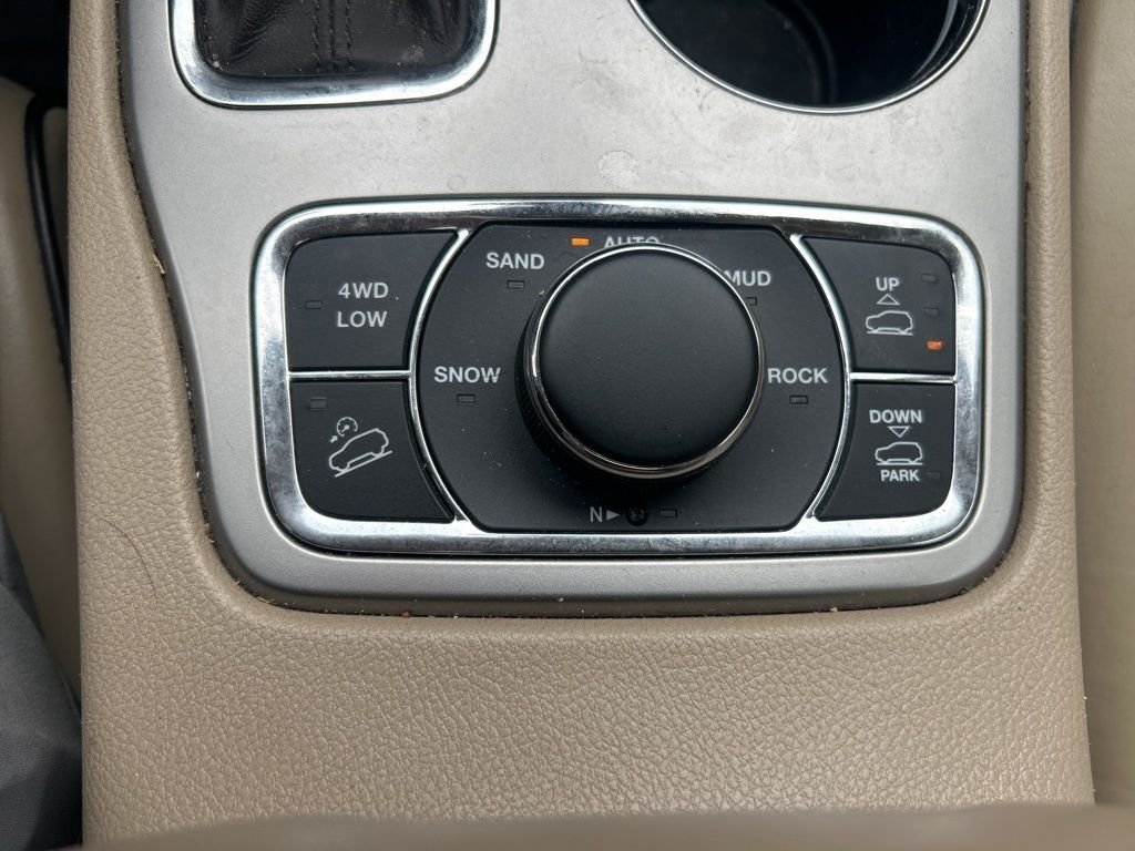 Used 2019 White Jeep Overland image 25