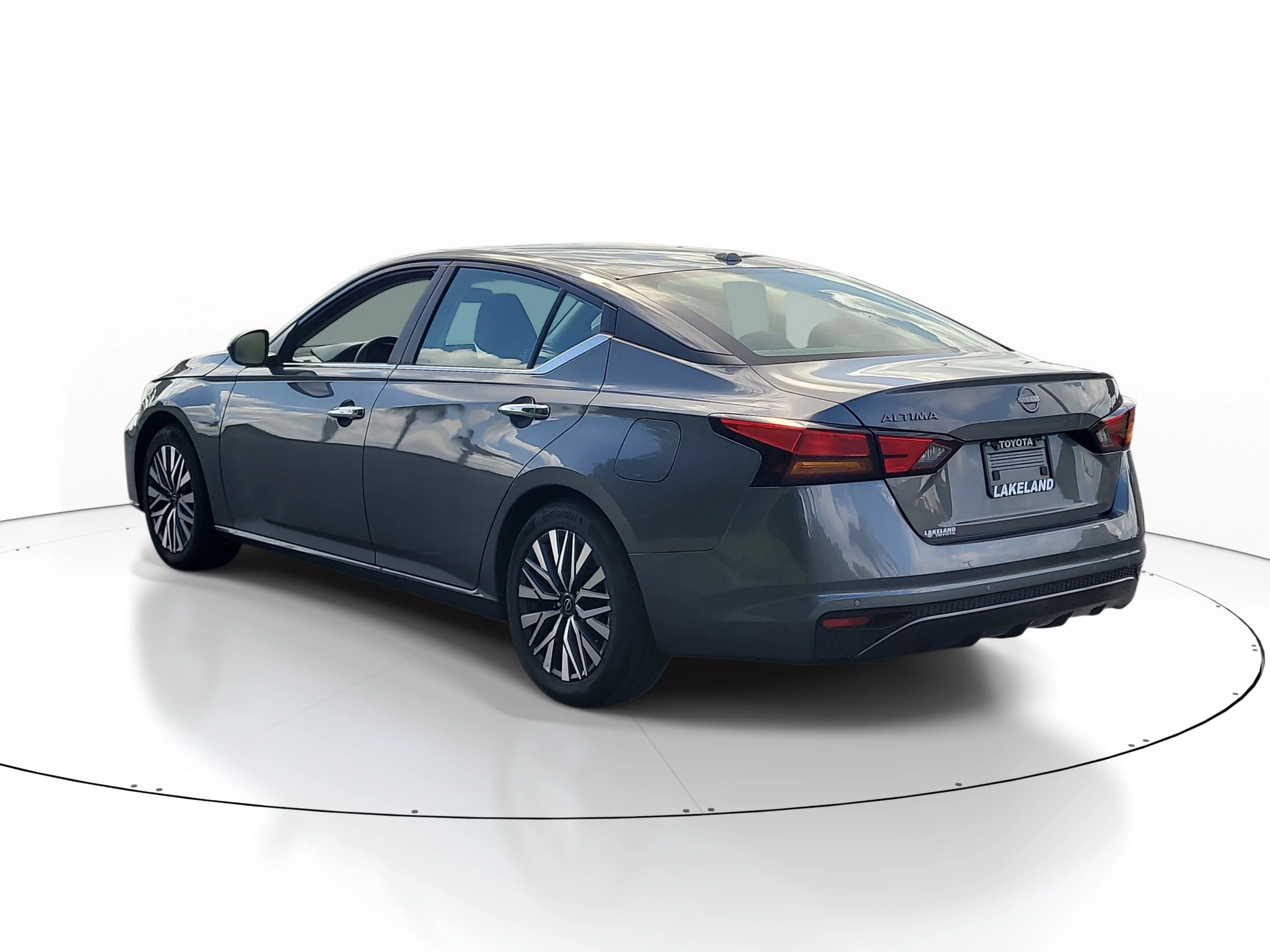 Used 2025 Gun Metallic Nissan SV image 4