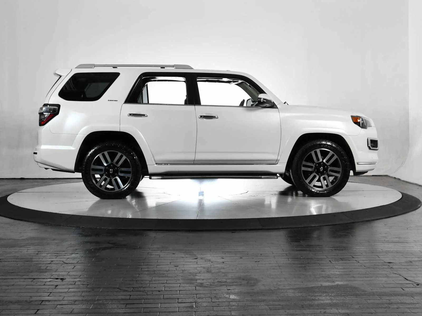 Used 2016 Blizzard Pearl Toyota Limited image 7