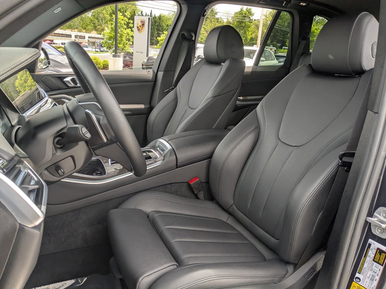 Used 2022 Arctic Grey Metallic BMW xDrive40i image 5