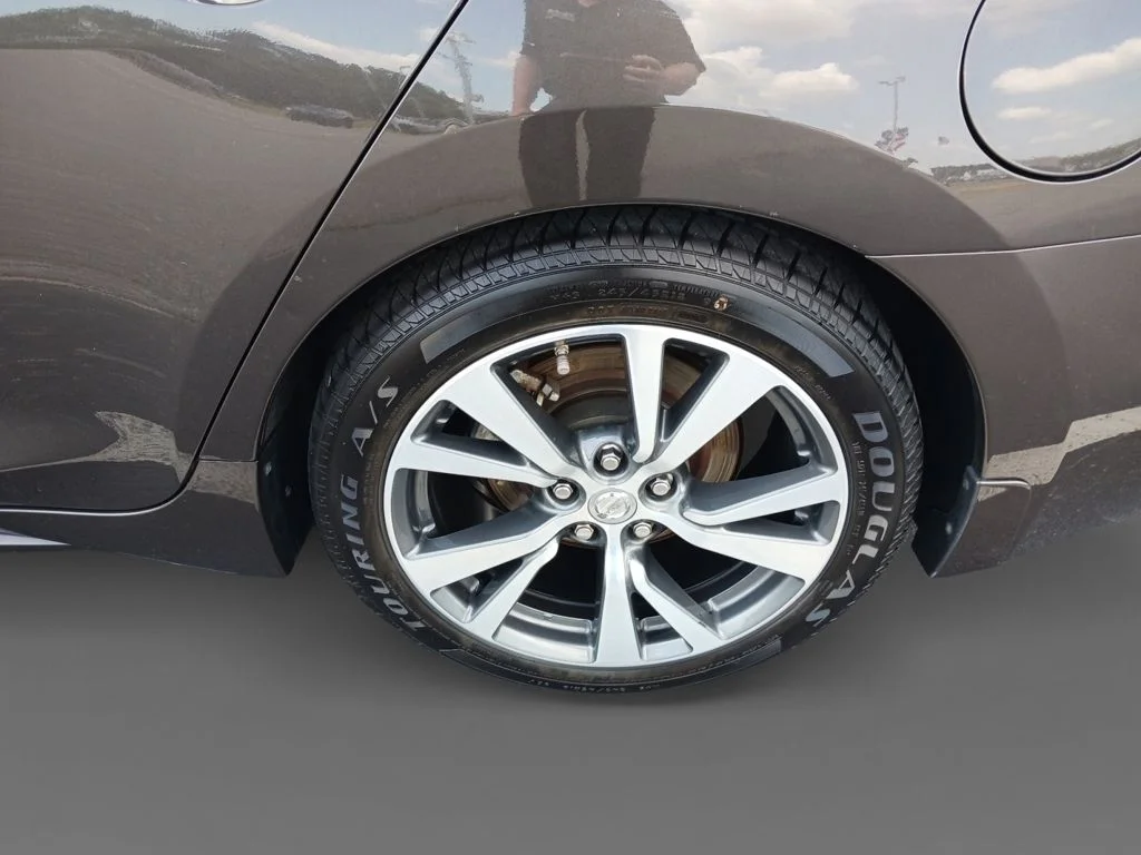 Used 2017 Brown Nissan Platinum image 31