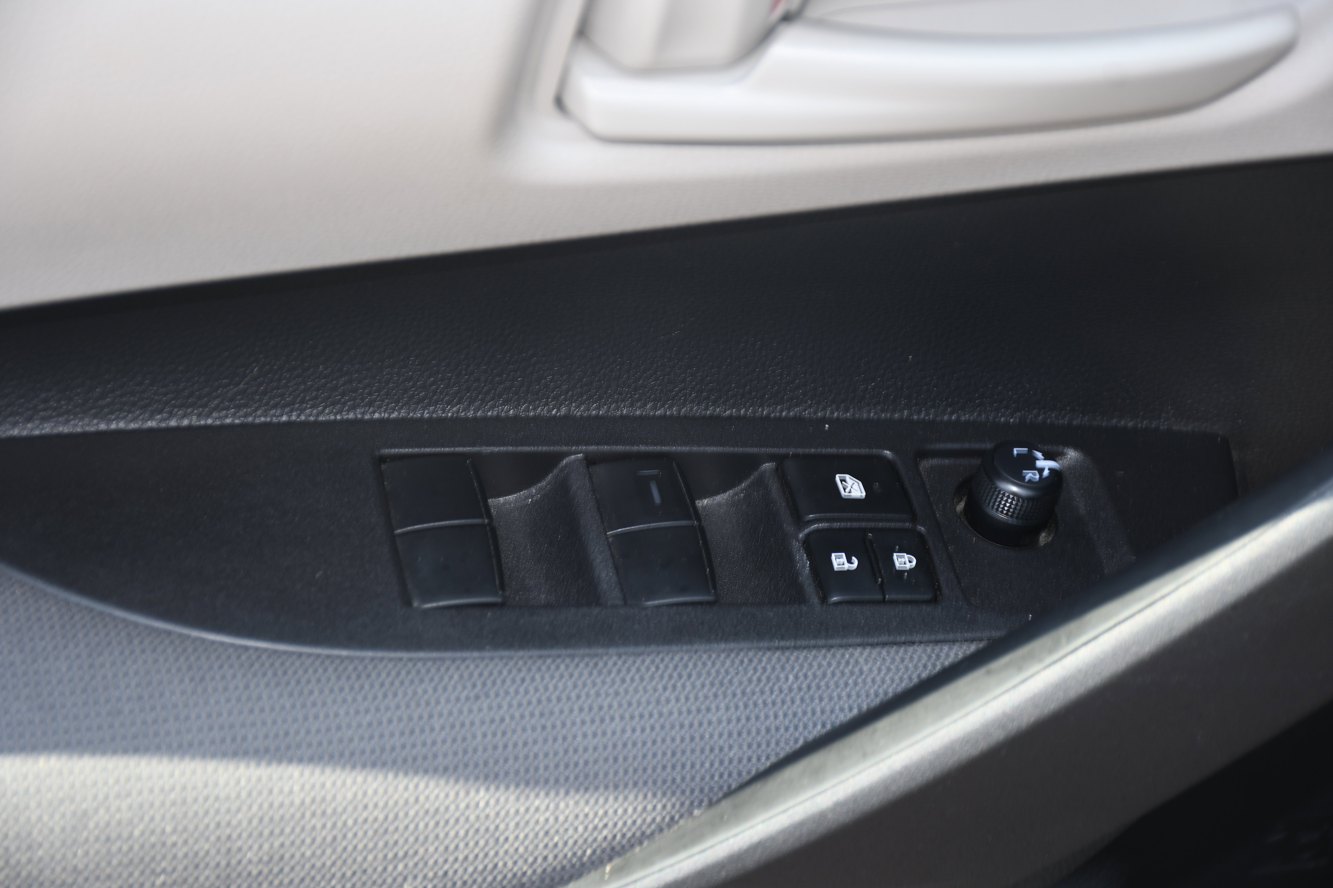 Used 2025  Toyota LE image 10