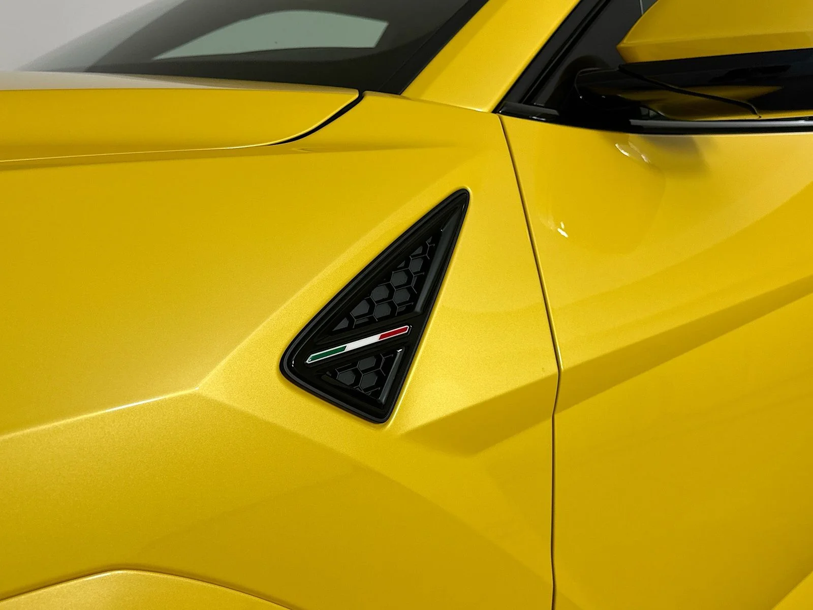 Used 2025 Yellow Lamborghini  image 50